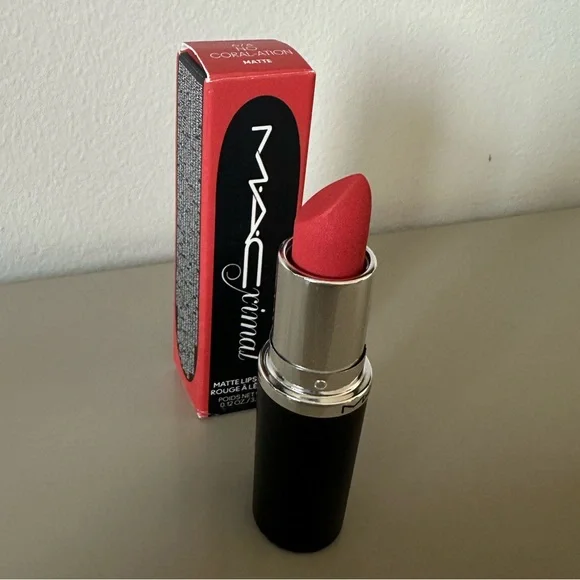 *NWT* MAC Cosmetics 3-Piece Lip Set (lipstick & liner)
